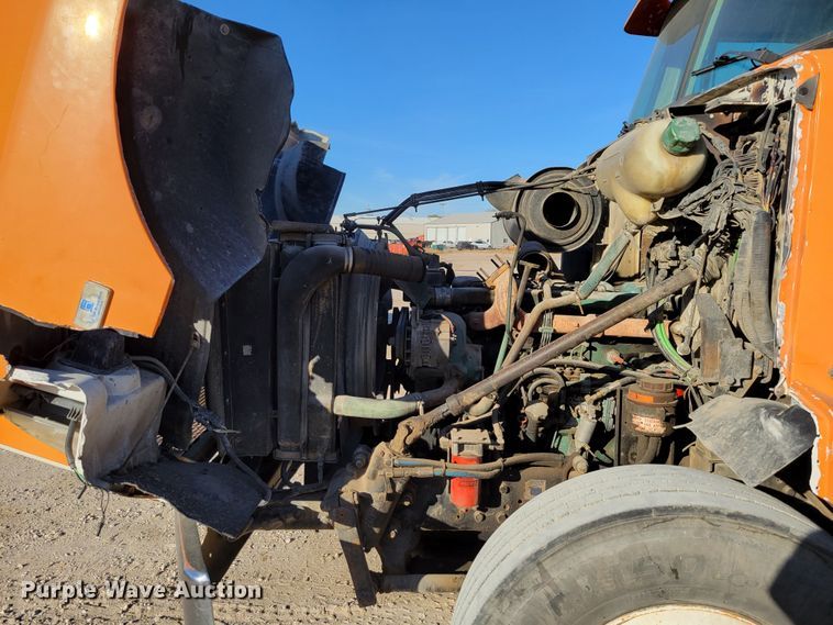 image for item DM8081 1994 White GMC WCA  semi truck