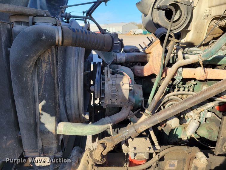 image for item DM8081 1994 White GMC WCA  semi truck