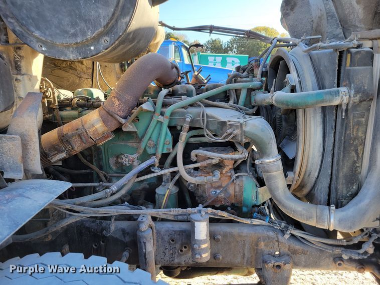 image for item DM8081 1994 White GMC WCA  semi truck