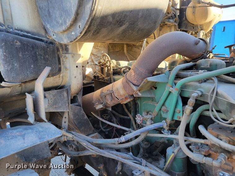 image for item DM8081 1994 White GMC WCA  semi truck