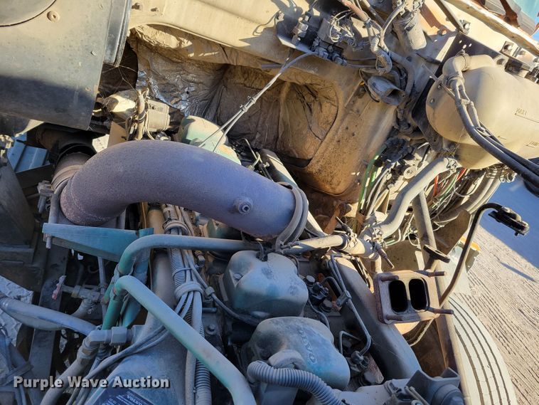 image for item DM8081 1994 White GMC WCA  semi truck