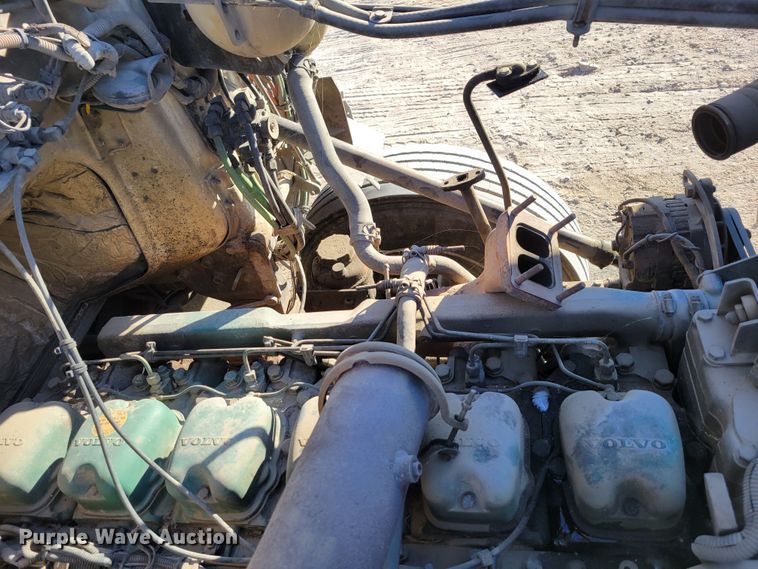 image for item DM8081 1994 White GMC WCA  semi truck