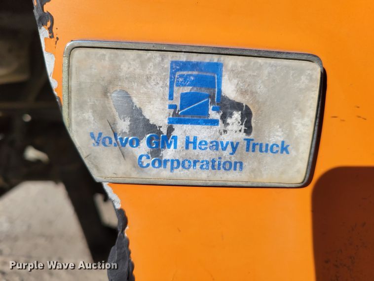 image for item DM8081 1994 White GMC WCA  semi truck