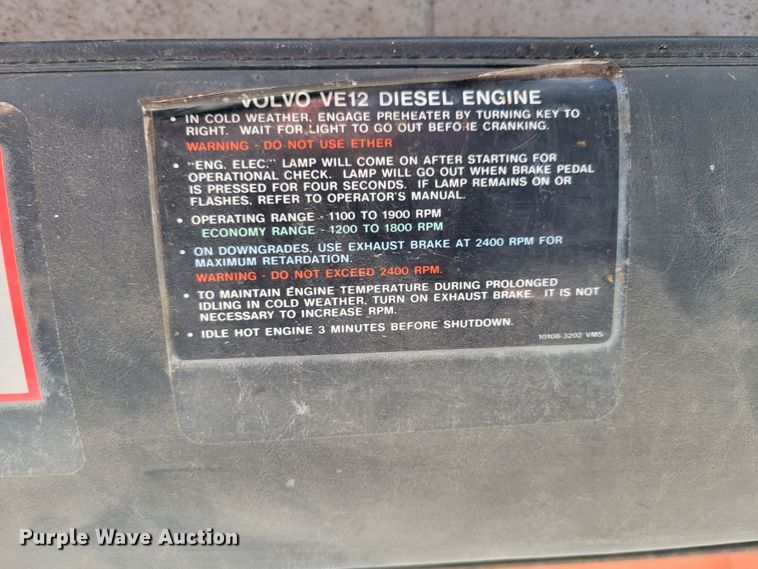 image for item DM8081 1994 White GMC WCA  semi truck