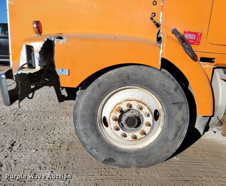 image for item DM8081 1994 White GMC WCA  semi truck