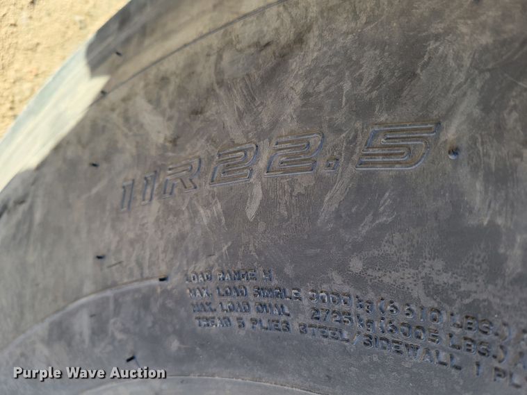 image for item DM8081 1994 White GMC WCA  semi truck