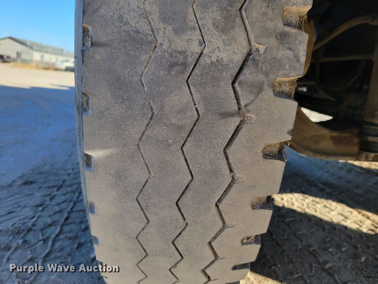 image for item DM8081 1994 White GMC WCA  semi truck