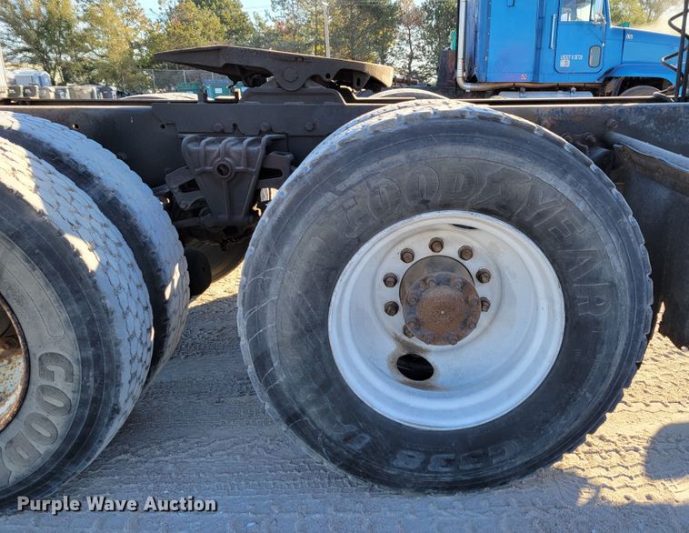 image for item DM8081 1994 White GMC WCA  semi truck