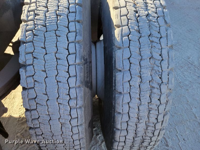 image for item DM8081 1994 White GMC WCA  semi truck