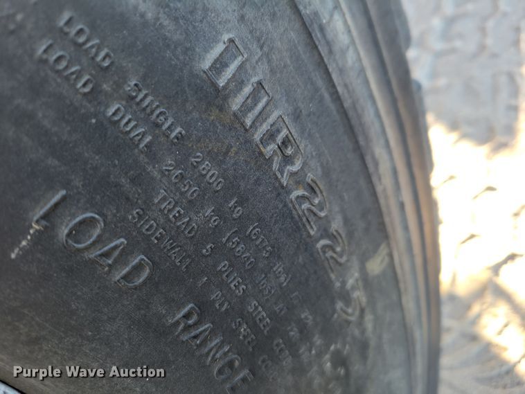 image for item DM8081 1994 White GMC WCA  semi truck