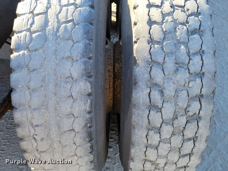 image for item DM8081 1994 White GMC WCA  semi truck