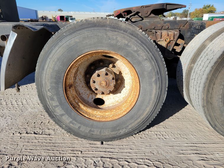 image for item DM8081 1994 White GMC WCA  semi truck