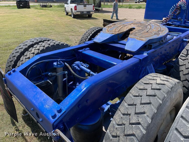 image for item DN5165 1986 Peterbilt 359  semi truck