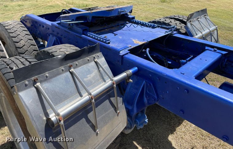 image for item DN5165 1986 Peterbilt 359  semi truck