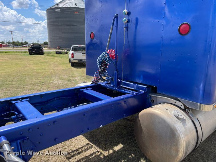 image for item DN5165 1986 Peterbilt 359  semi truck