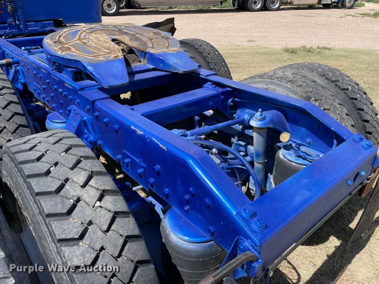 image for item DN5165 1986 Peterbilt 359  semi truck