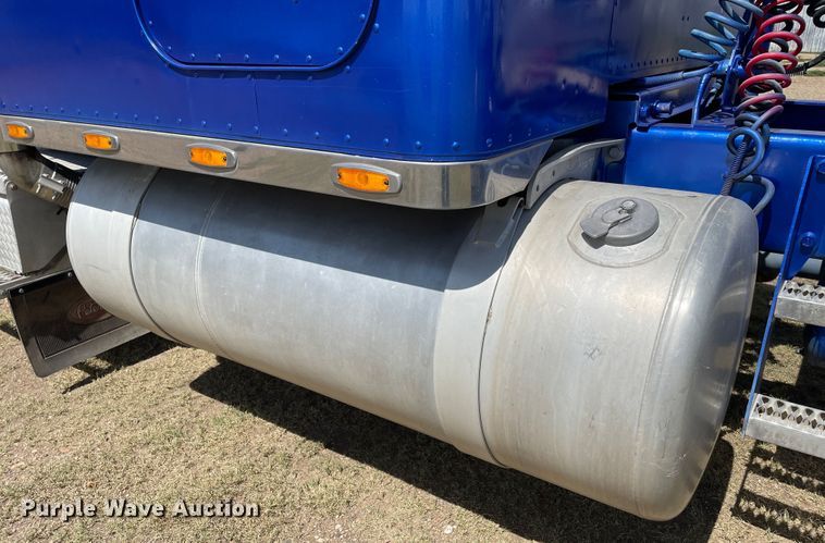 image for item DN5165 1986 Peterbilt 359  semi truck