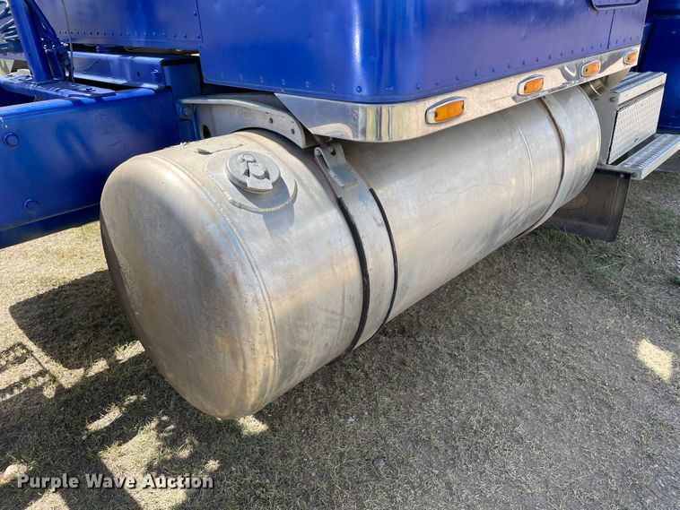 image for item DN5165 1986 Peterbilt 359  semi truck