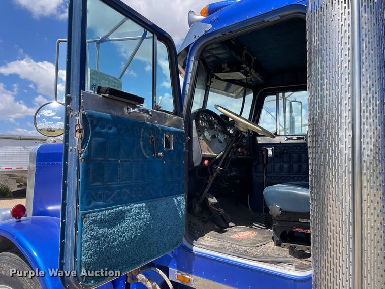 image for item DN5165 1986 Peterbilt 359  semi truck