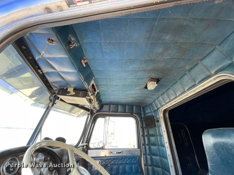 image for item DN5165 1986 Peterbilt 359  semi truck