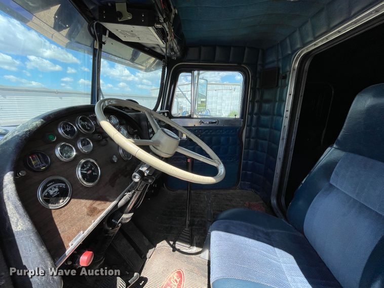 image for item DN5165 1986 Peterbilt 359  semi truck