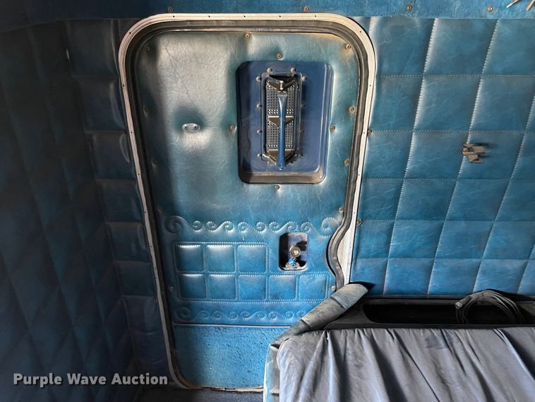 image for item DN5165 1986 Peterbilt 359  semi truck