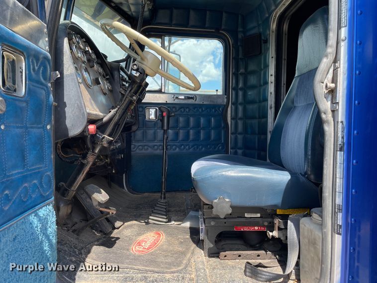 image for item DN5165 1986 Peterbilt 359  semi truck