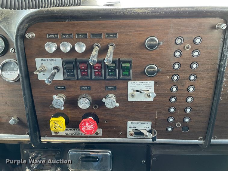 image for item DN5165 1986 Peterbilt 359  semi truck