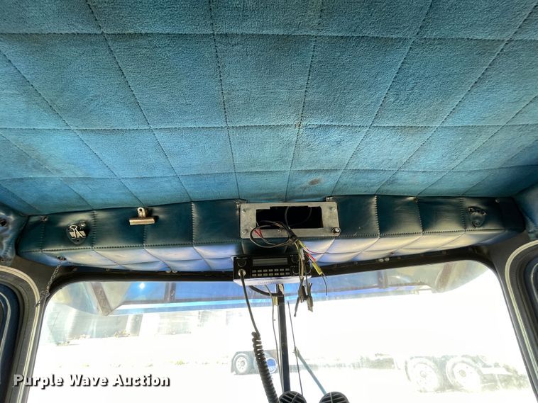 image for item DN5165 1986 Peterbilt 359  semi truck