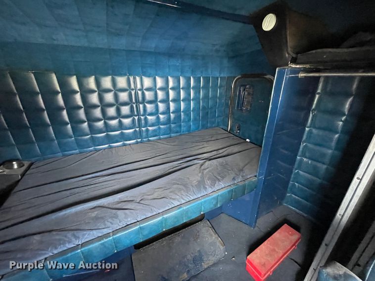 image for item DN5165 1986 Peterbilt 359  semi truck