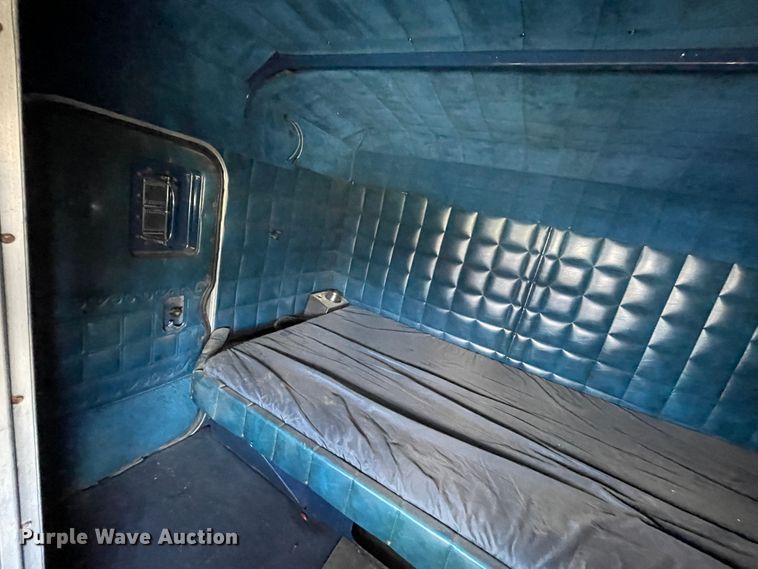 image for item DN5165 1986 Peterbilt 359  semi truck