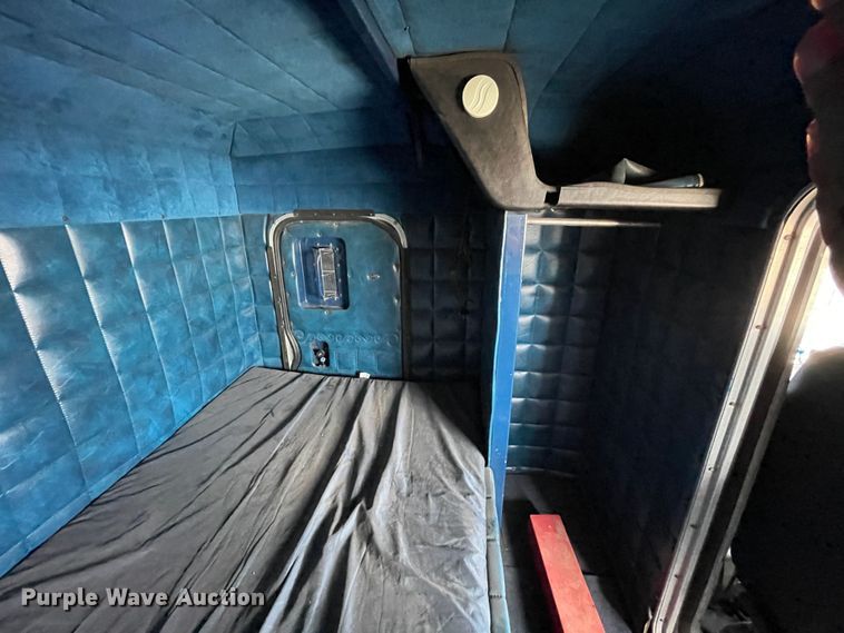 image for item DN5165 1986 Peterbilt 359  semi truck