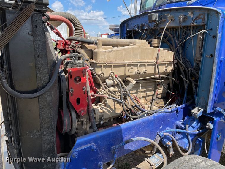 image for item DN5165 1986 Peterbilt 359  semi truck