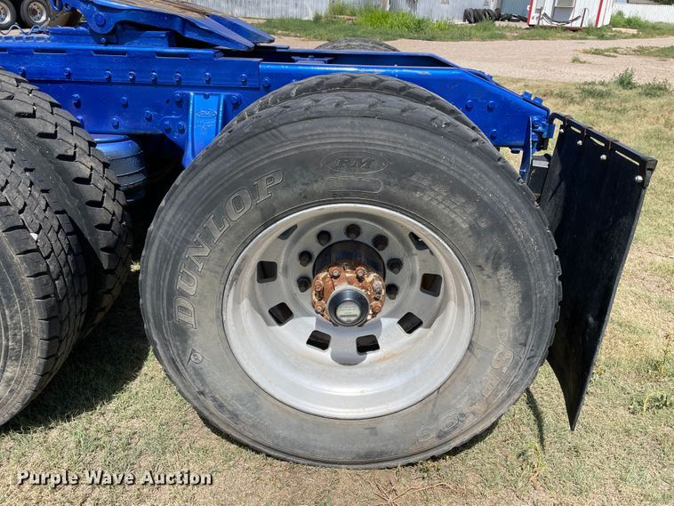 image for item DN5165 1986 Peterbilt 359  semi truck