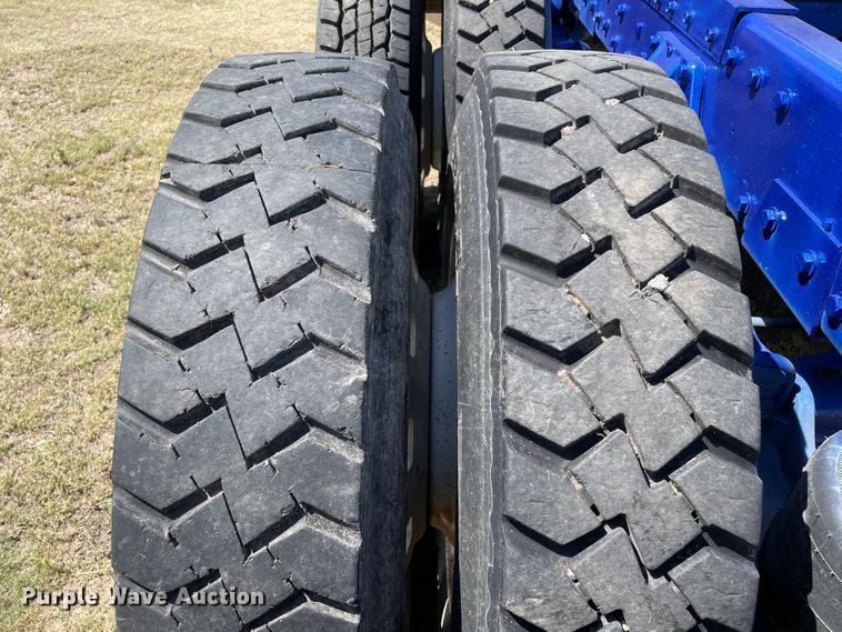 image for item DN5165 1986 Peterbilt 359  semi truck