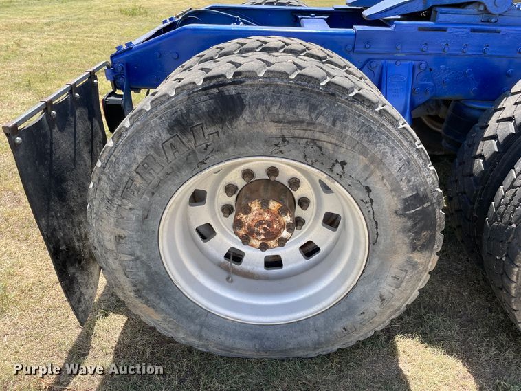 image for item DN5165 1986 Peterbilt 359  semi truck