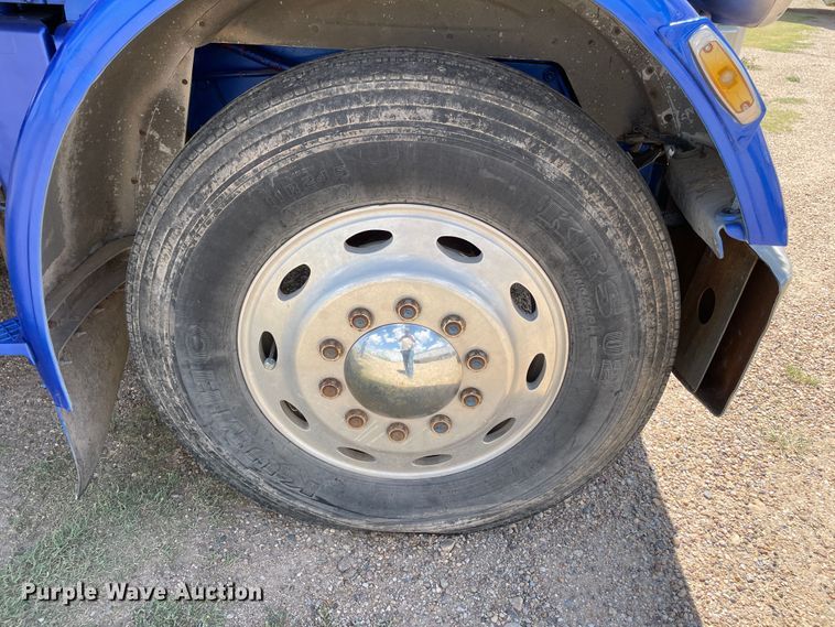 image for item DN5165 1986 Peterbilt 359  semi truck