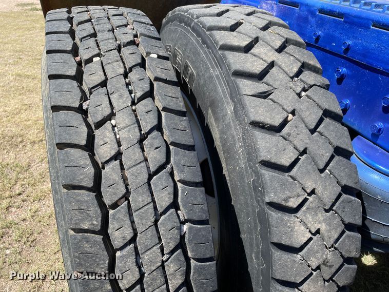 image for item DN5165 1986 Peterbilt 359  semi truck