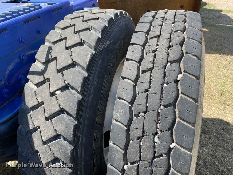 image for item DN5165 1986 Peterbilt 359  semi truck