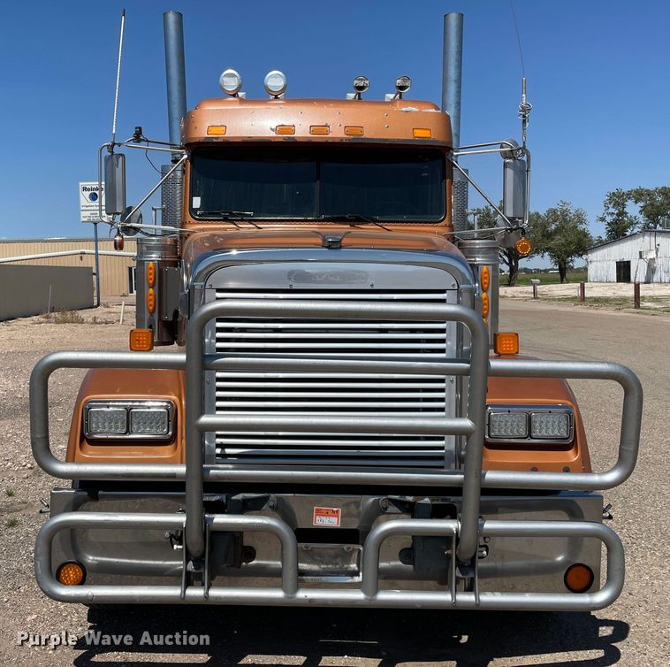 image for item DN5177 2005 Freightliner FLD Classic XL  semi truck