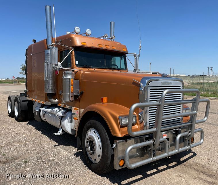 image for item DN5177 2005 Freightliner FLD Classic XL  semi truck