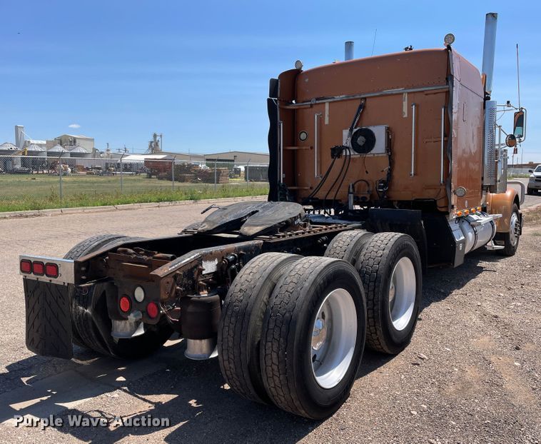 image for item DN5177 2005 Freightliner FLD Classic XL  semi truck