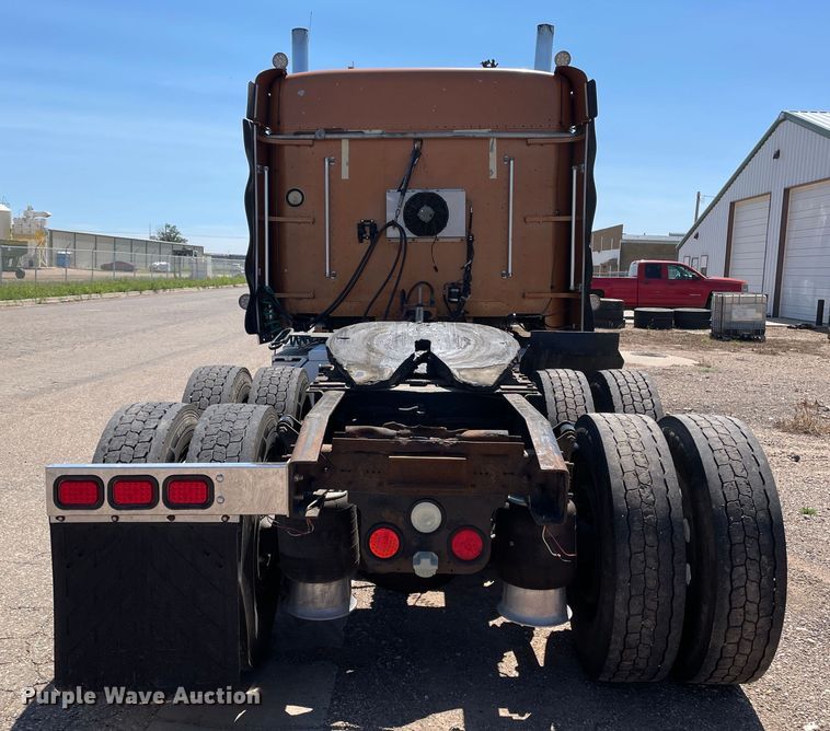 image for item DN5177 2005 Freightliner FLD Classic XL  semi truck