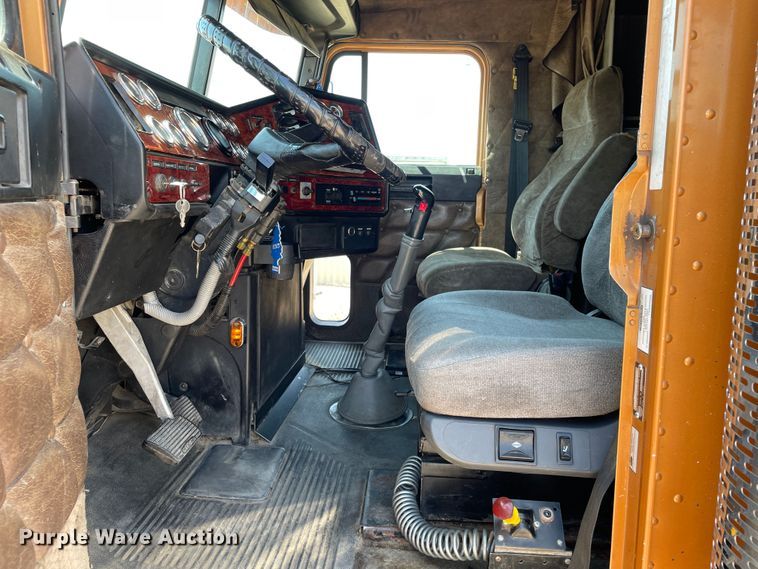 image for item DN5177 2005 Freightliner FLD Classic XL  semi truck