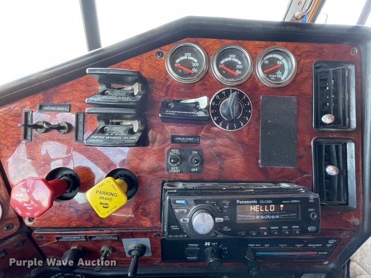 image for item DN5177 2005 Freightliner FLD Classic XL  semi truck