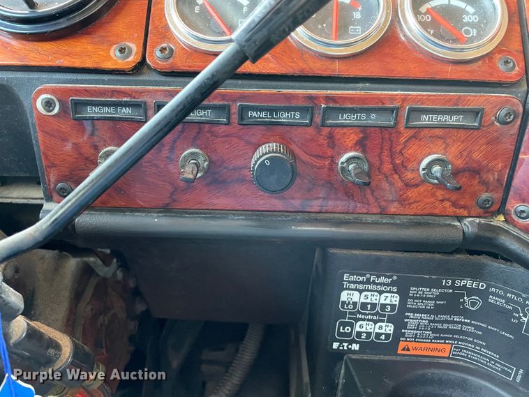 image for item DN5177 2005 Freightliner FLD Classic XL  semi truck