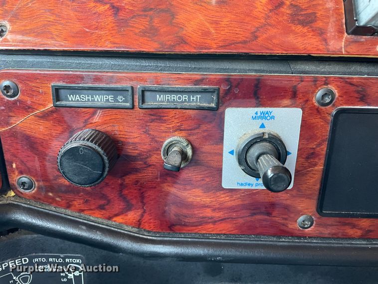 image for item DN5177 2005 Freightliner FLD Classic XL  semi truck