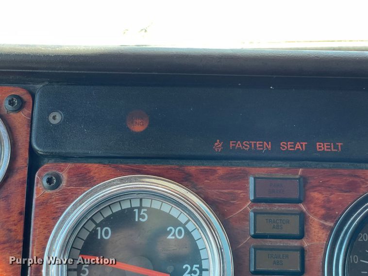 image for item DN5177 2005 Freightliner FLD Classic XL  semi truck