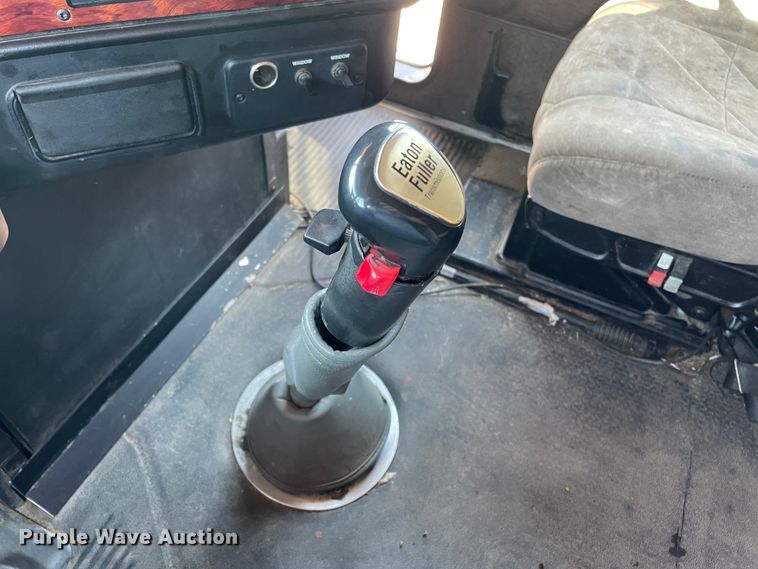 image for item DN5177 2005 Freightliner FLD Classic XL  semi truck