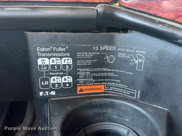 image for item DN5177 2005 Freightliner FLD Classic XL  semi truck